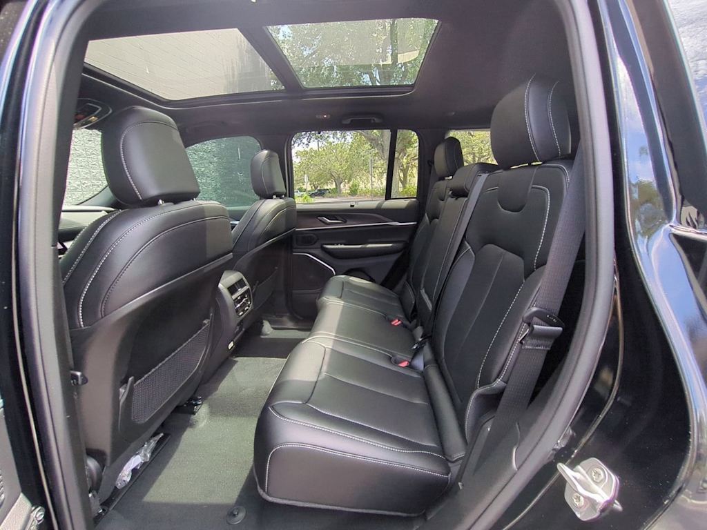 Thumbnail: 2025 Jeep Grand Cherokee - 28