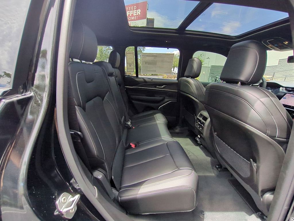 Thumbnail: 2025 Jeep Grand Cherokee - 29