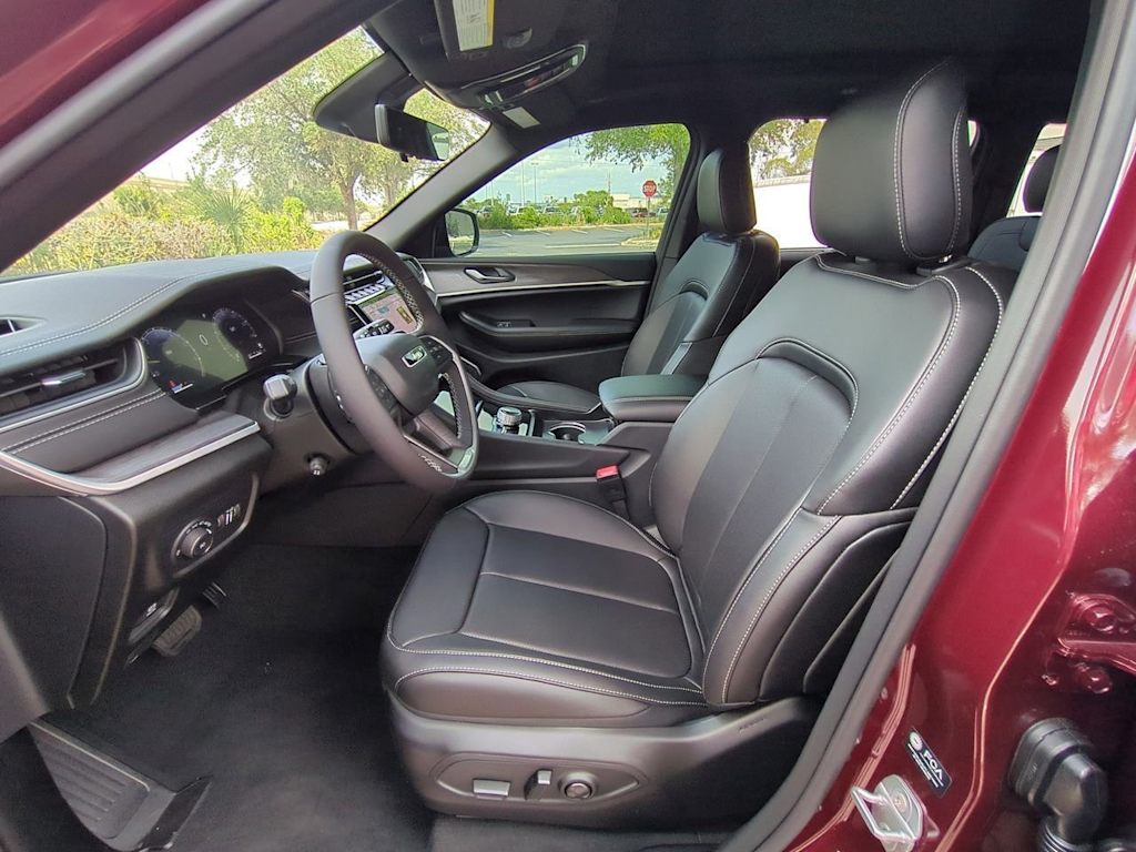 Thumbnail: 2025 Jeep Grand Cherokee - 11