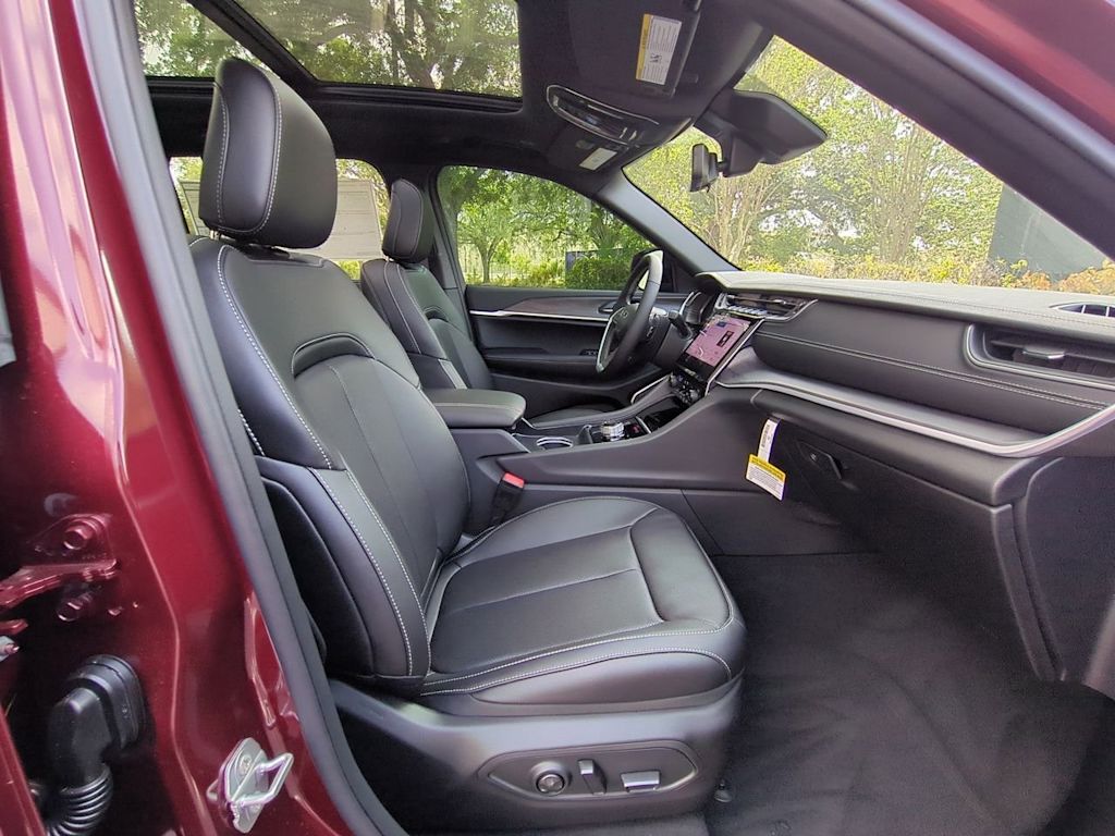 Thumbnail: 2025 Jeep Grand Cherokee - 12