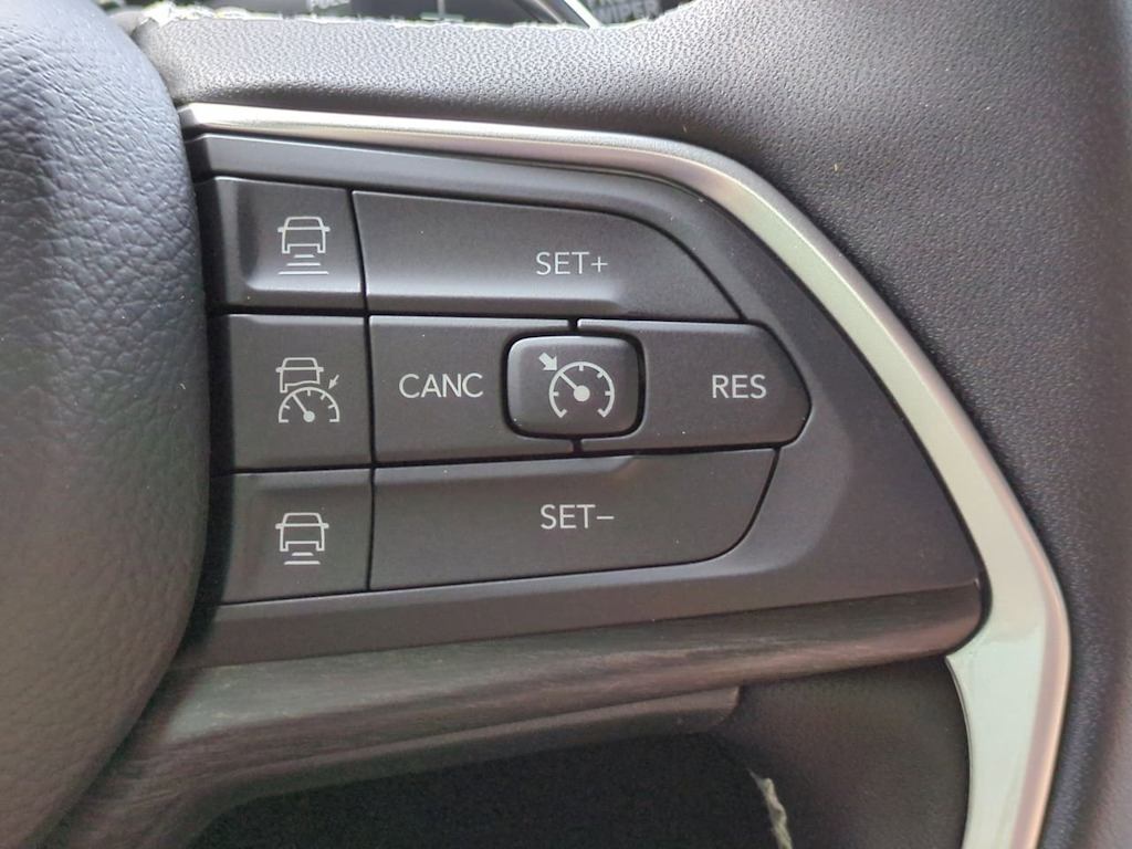 Thumbnail: 2025 Jeep Grand Cherokee - 32