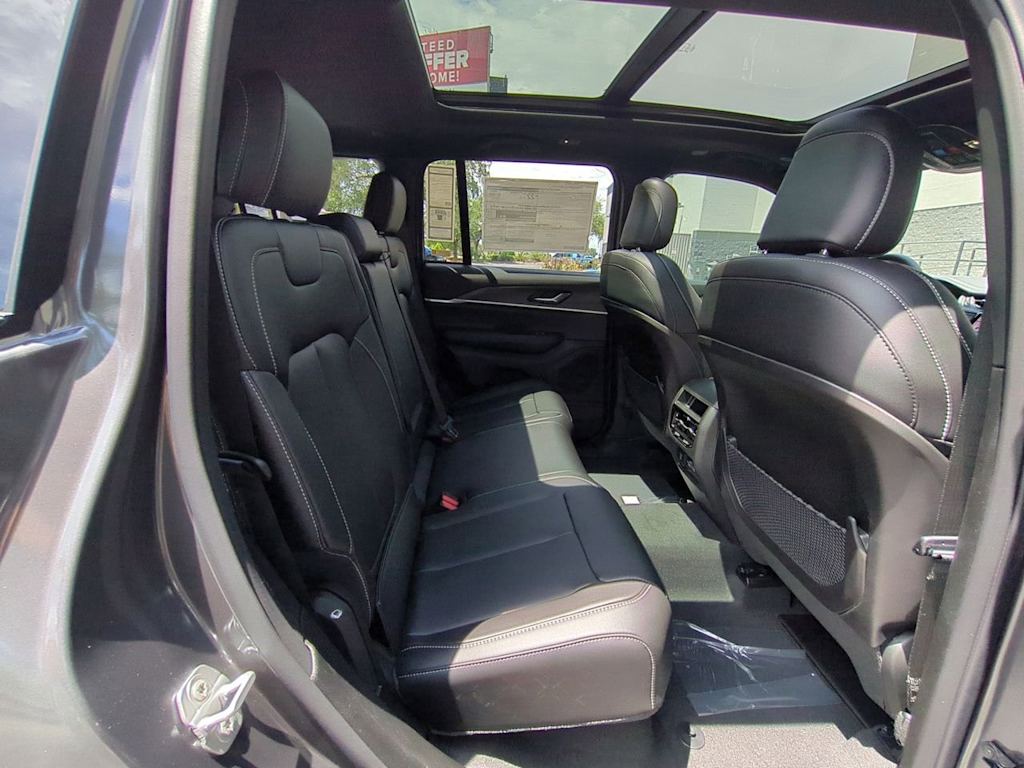 Thumbnail: 2025 Jeep Grand Cherokee - 29