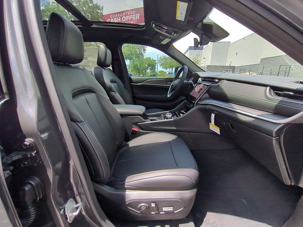Thumbnail: 2025 Jeep Grand Cherokee - 12