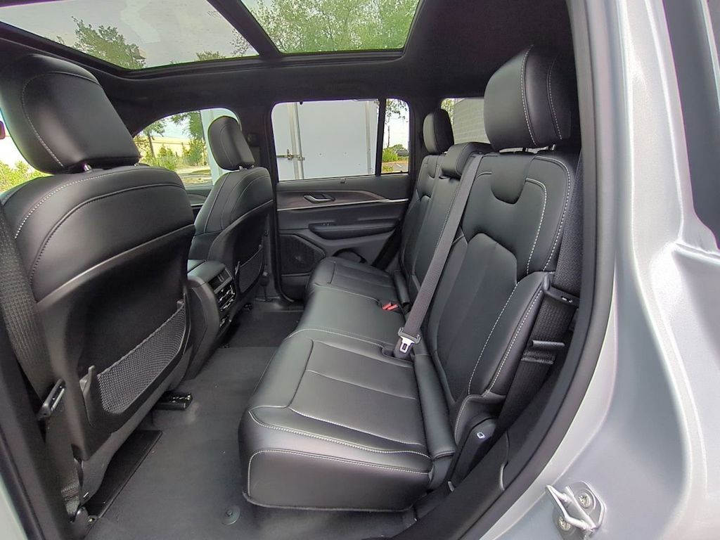 2025 Jeep Grand Cherokee Limited Edition 28