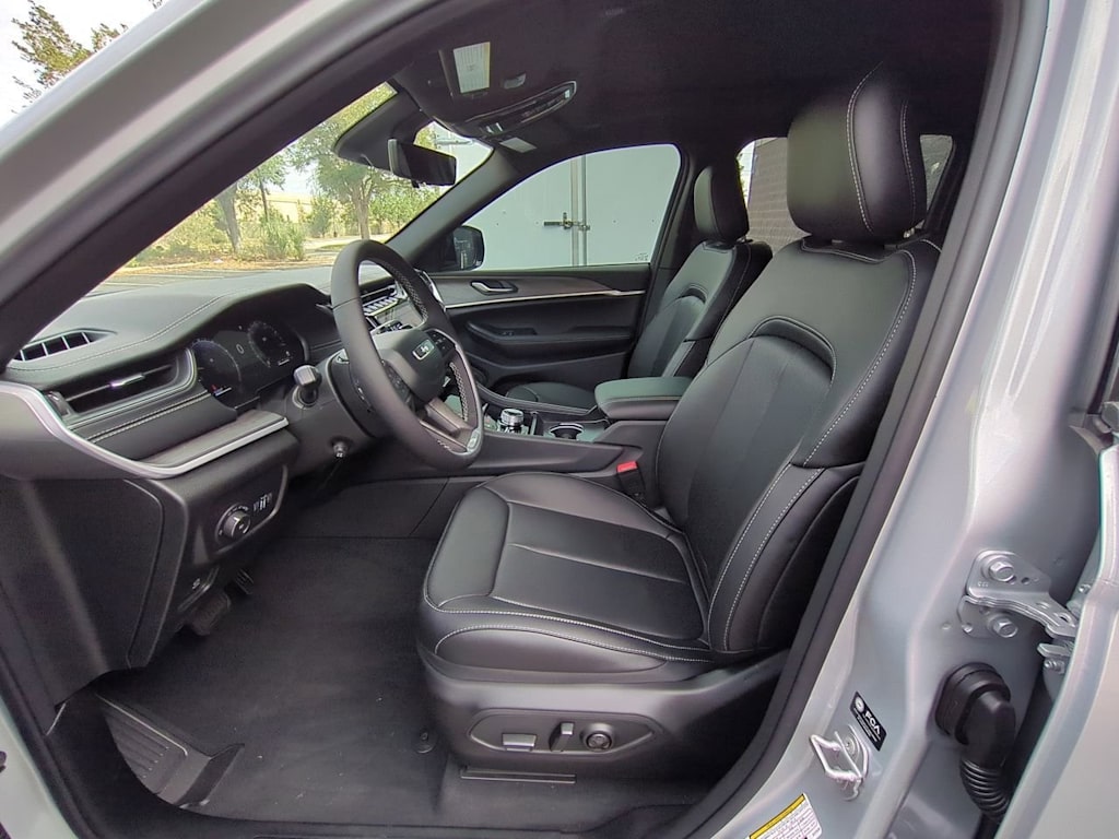2025 Jeep Grand Cherokee Limited Edition 11