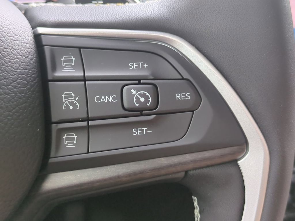 2025 Jeep Grand Cherokee Limited Edition 32