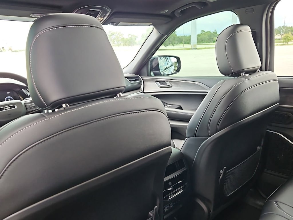 Thumbnail: 2025 Jeep Grand Cherokee - 25