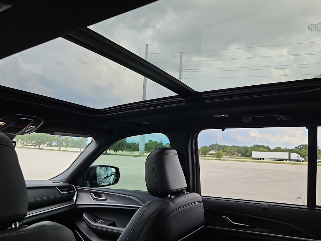 Thumbnail: 2025 Jeep Grand Cherokee - 28