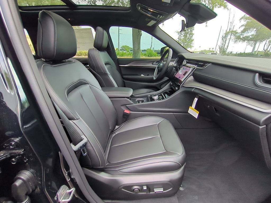 Thumbnail: 2025 Jeep Grand Cherokee - 11