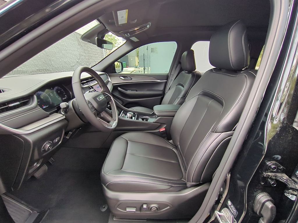 Thumbnail: 2025 Jeep Grand Cherokee - 10