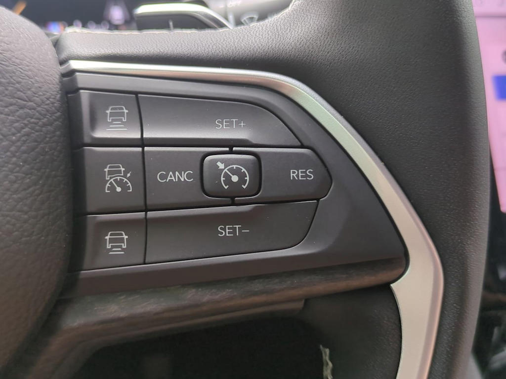 Thumbnail: 2025 Jeep Grand Cherokee - 32