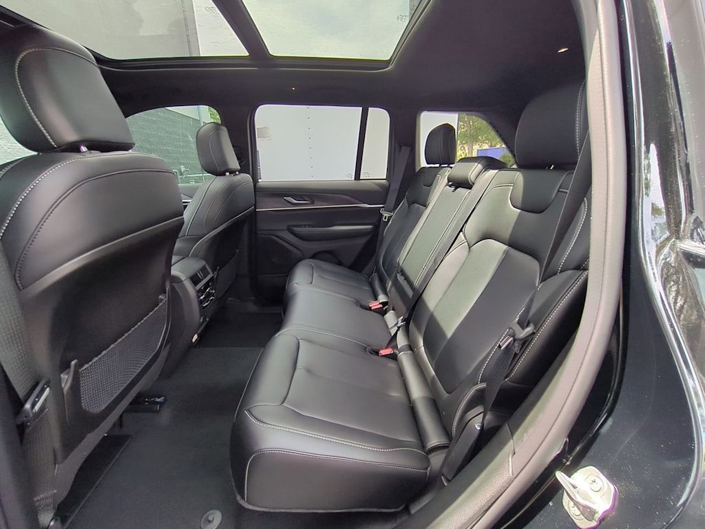 Thumbnail: 2025 Jeep Grand Cherokee - 28