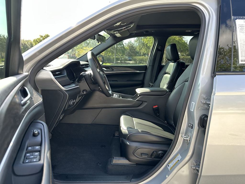 Thumbnail: 2026 Jeep Grand Cherokee - 9