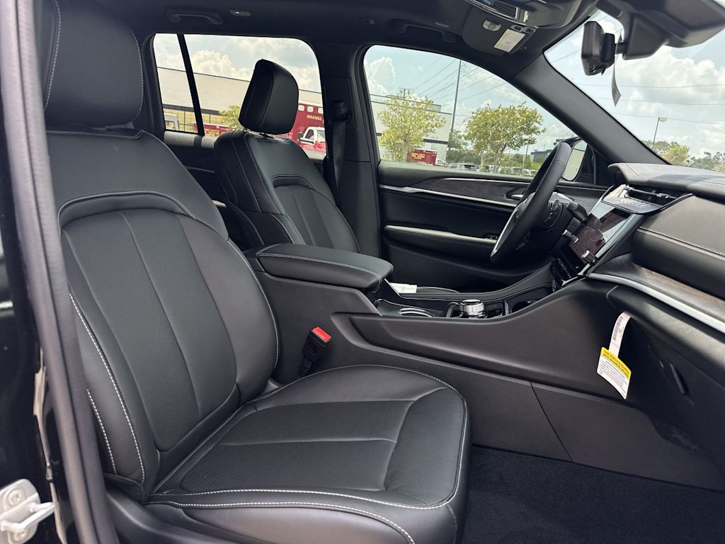 Thumbnail: 2026 Jeep Grand Cherokee - 28