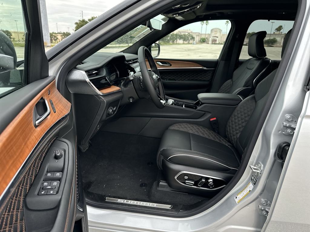 Thumbnail: 2026 Jeep Grand Cherokee - 11