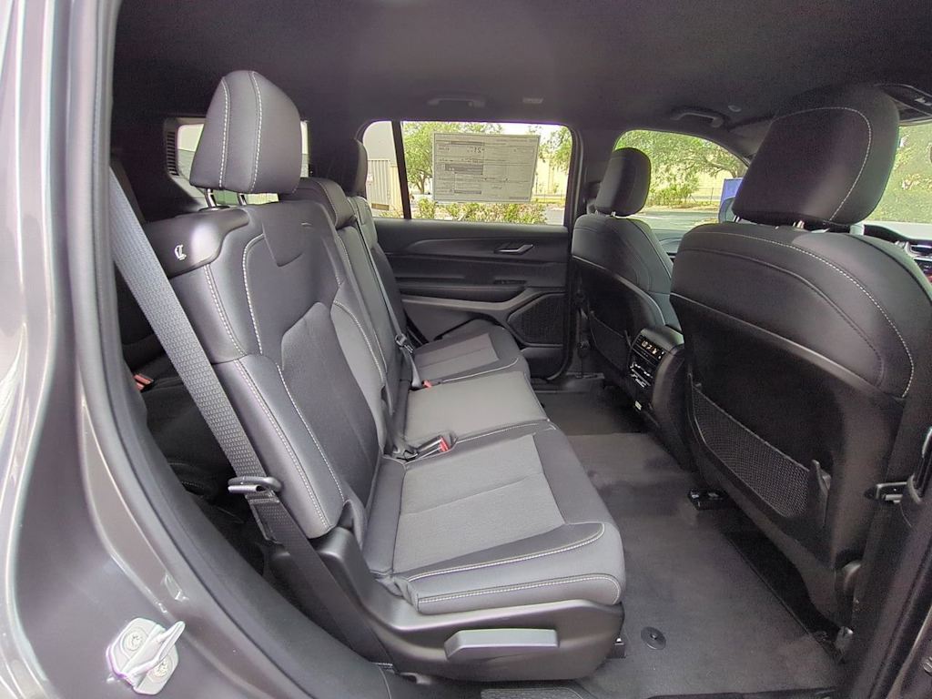 2025 Jeep Grand Cherokee L Laredo 28