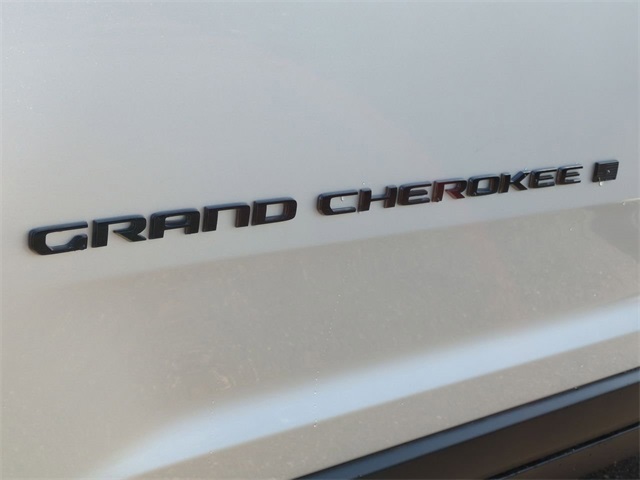 2024 Jeep Grand Cherokee L Laredo 26