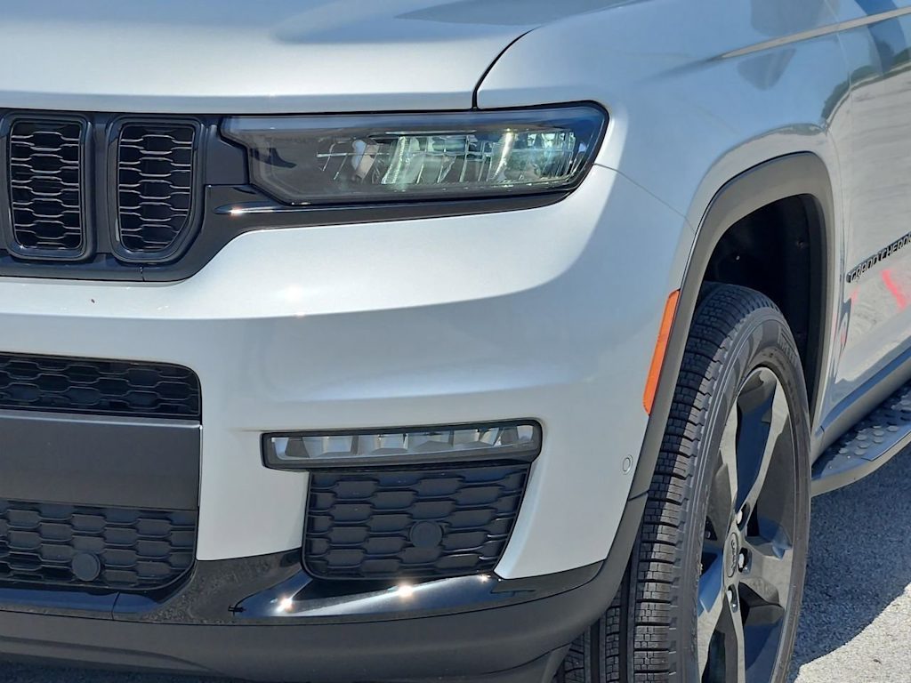Thumbnail: 2025 Jeep Grand Cherokee L - 23