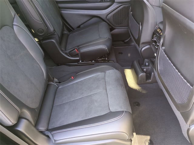 2025 Jeep Grand Cherokee L Laredo 13