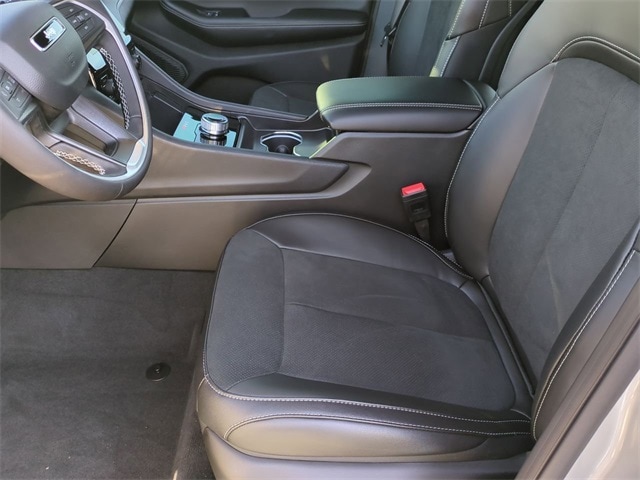 2025 Jeep Grand Cherokee L Laredo 11