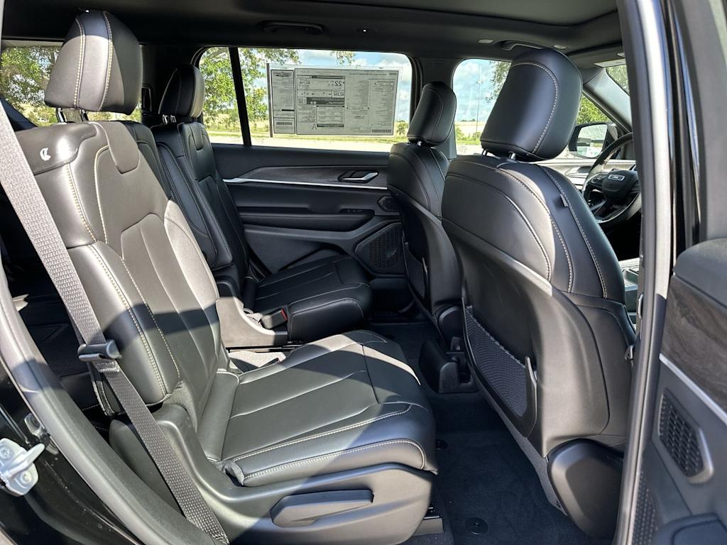 Thumbnail: 2026 Jeep Grand Cherokee L - 32