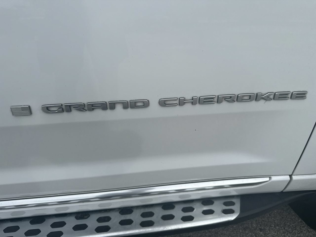 Thumbnail: 2022 Jeep Grand Cherokee L - 23