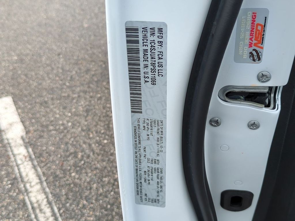 Thumbnail: 2023 Jeep Wagoneer - 16