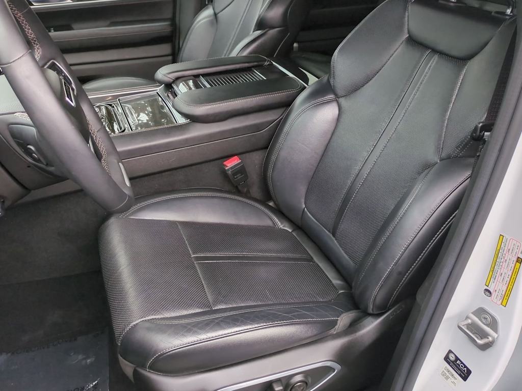 Thumbnail: 2023 Jeep Wagoneer - 9