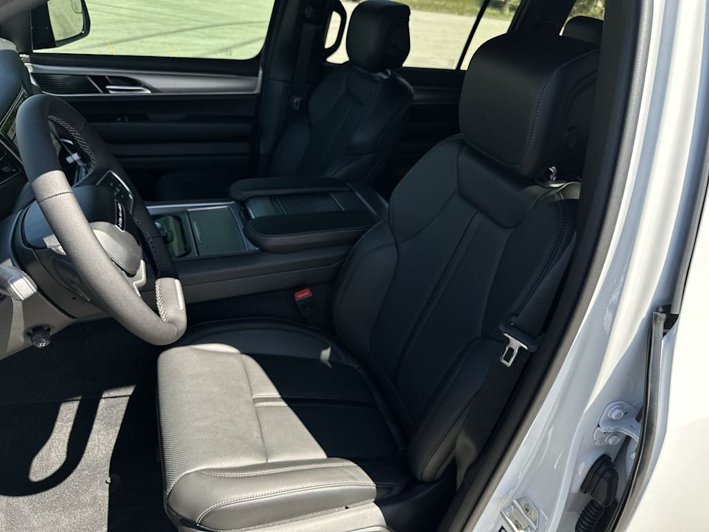 Thumbnail: 2026 Jeep Grand Wagoneer - 10