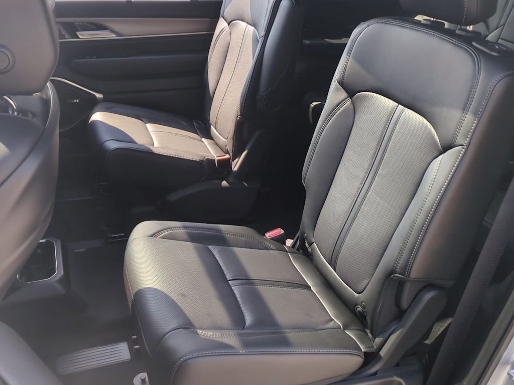 Thumbnail: 2025 Jeep Wagoneer - 27