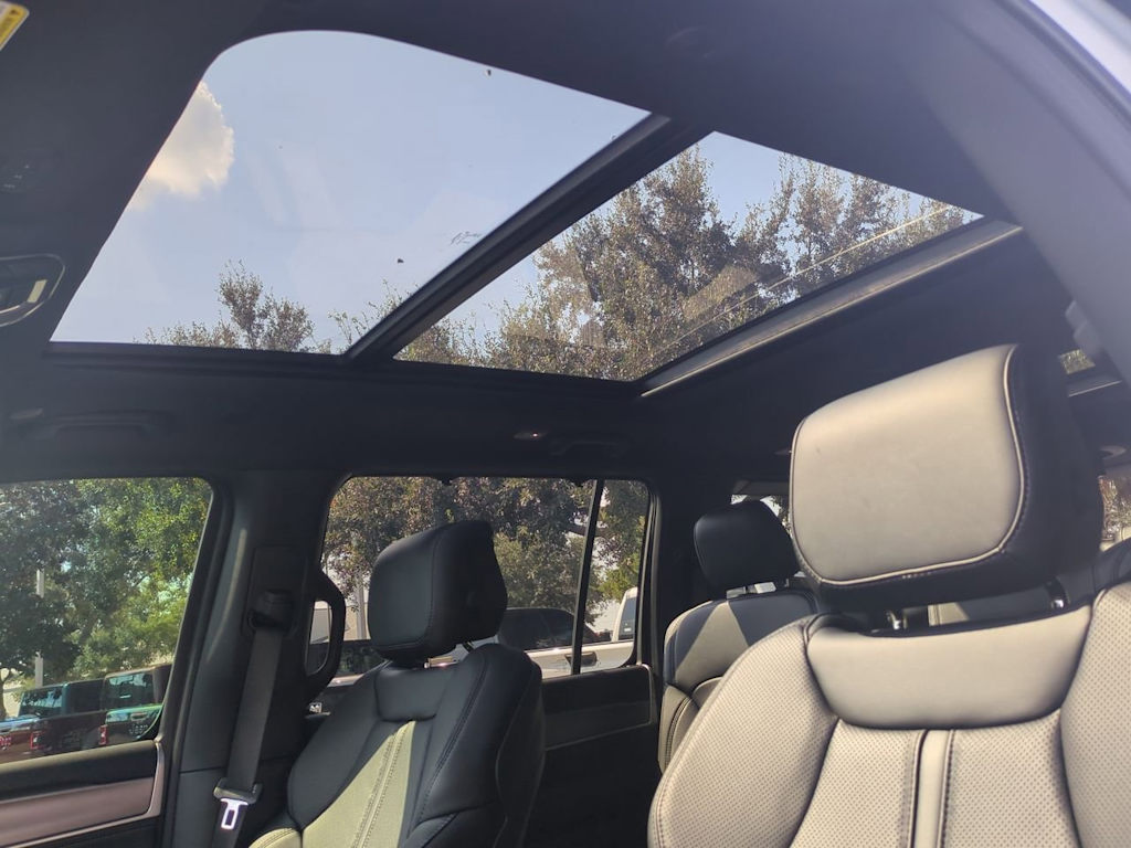 Thumbnail: 2025 Jeep Wagoneer - 26