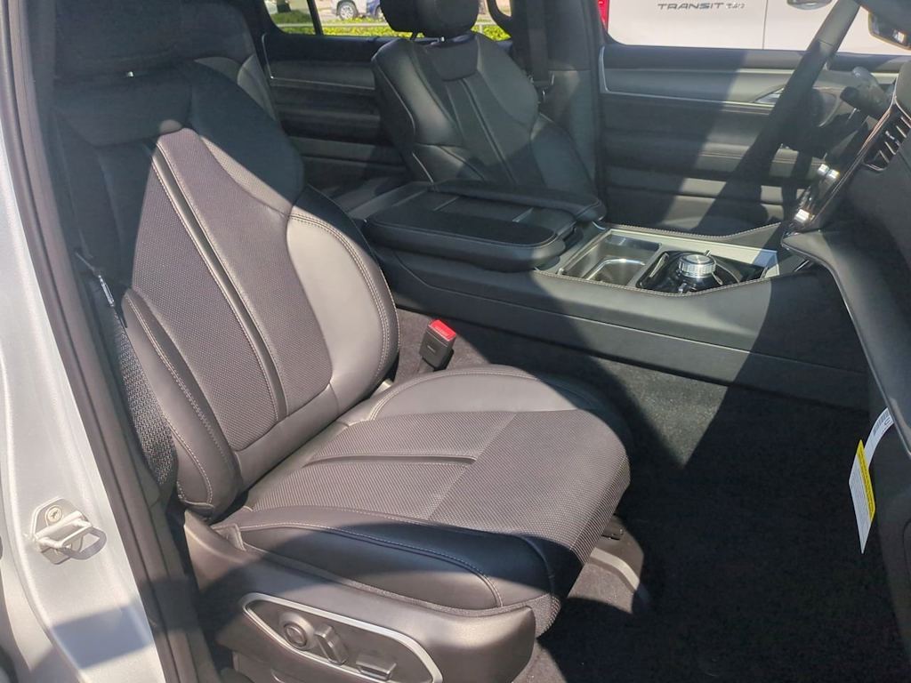 Thumbnail: 2025 Jeep Wagoneer - 29