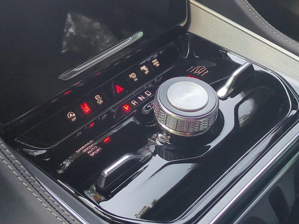 Thumbnail: 2025 Jeep Wagoneer - 36