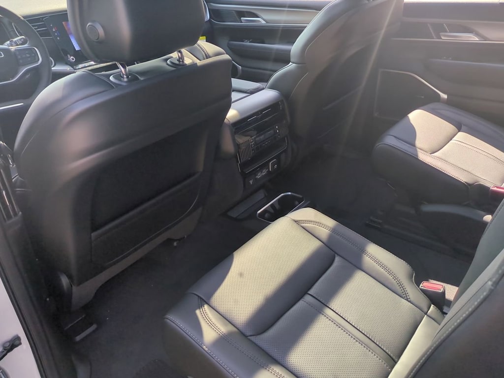 Thumbnail: 2025 Jeep Wagoneer - 13