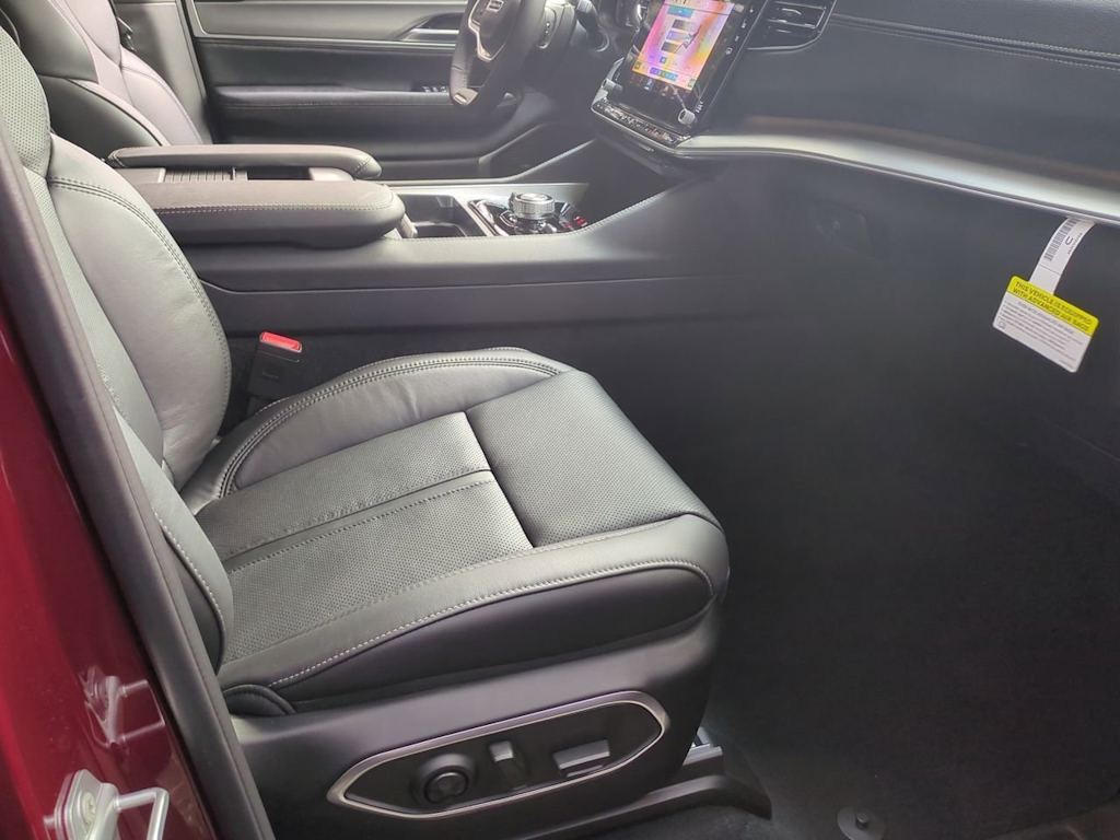 Thumbnail: 2025 Jeep Wagoneer - 14