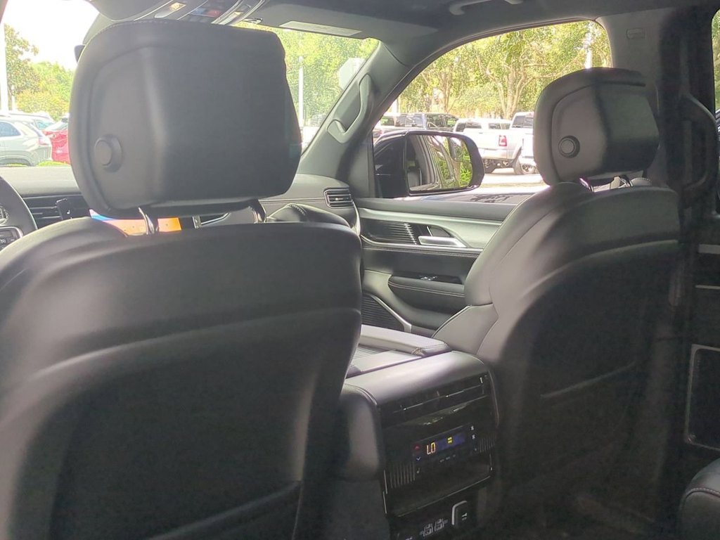 Thumbnail: 2025 Jeep Wagoneer - 26