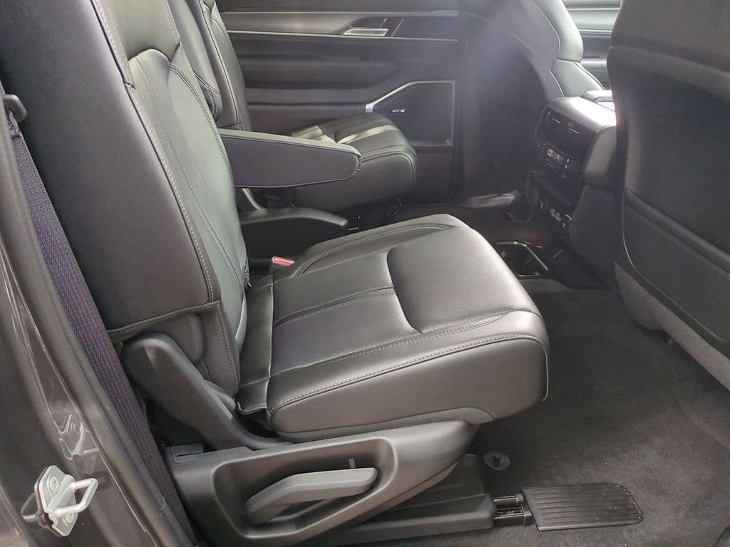 Thumbnail: 2025 Jeep Wagoneer - 28