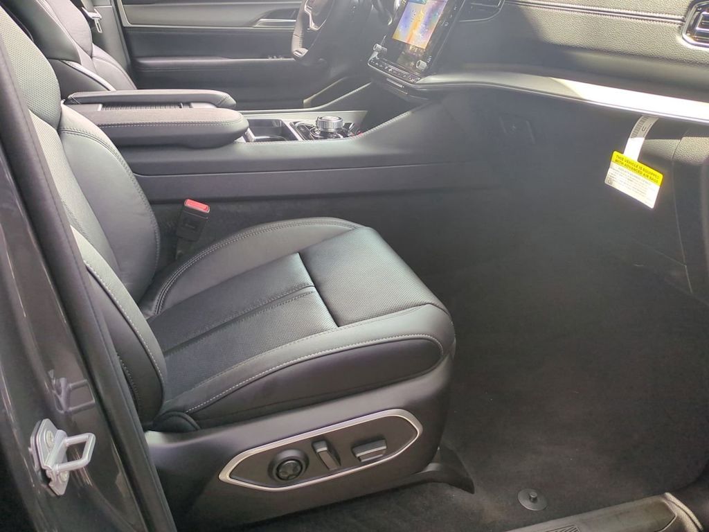 Thumbnail: 2025 Jeep Wagoneer - 14