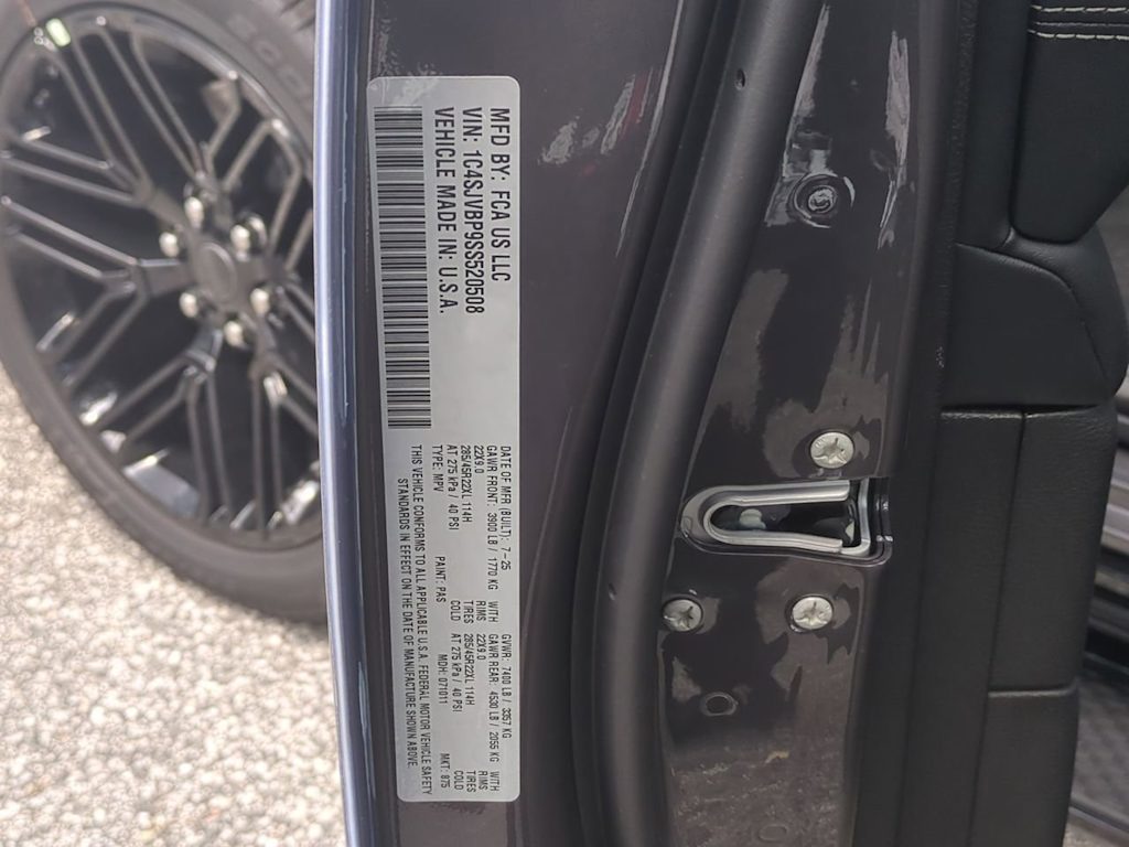 Thumbnail: 2025 Jeep Wagoneer - 18