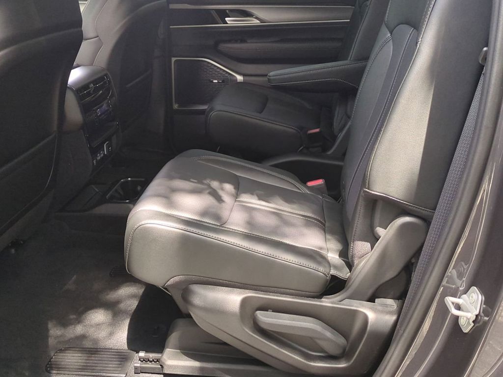 Thumbnail: 2025 Jeep Wagoneer - 12