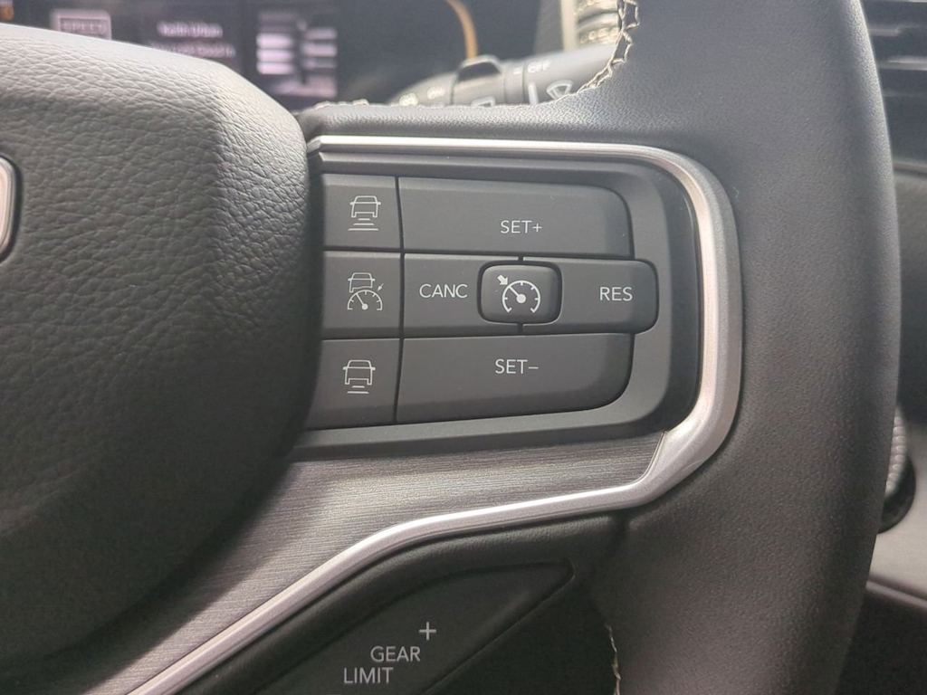 Thumbnail: 2025 Jeep Wagoneer - 30