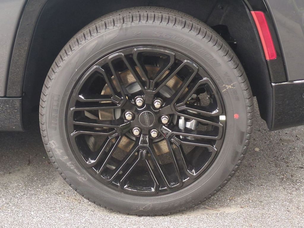 Thumbnail: 2025 Jeep Wagoneer - 8