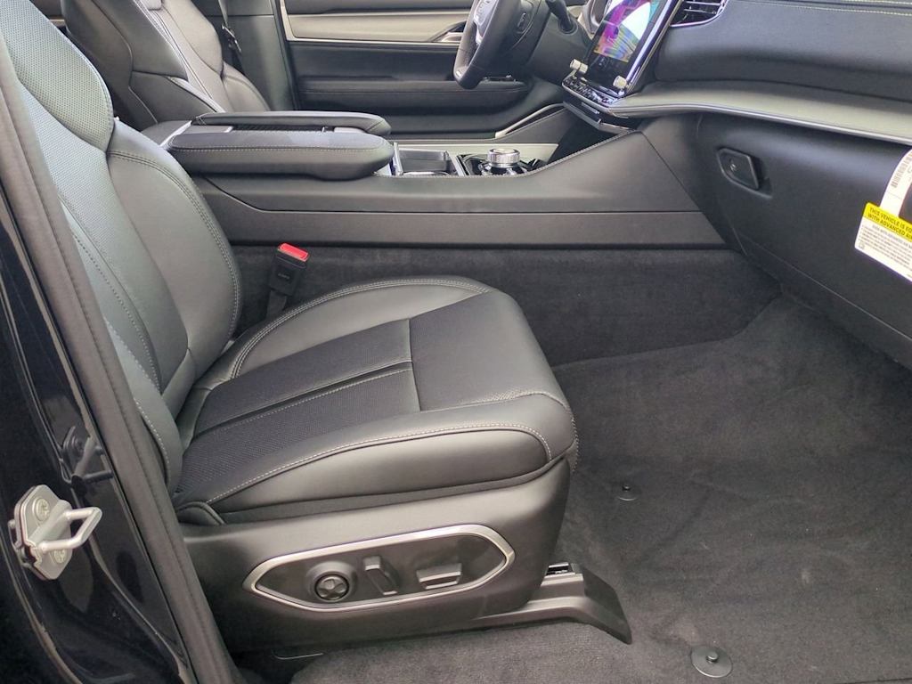 Thumbnail: 2025 Jeep Wagoneer - 27