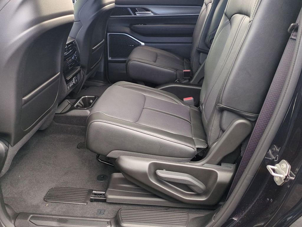 Thumbnail: 2025 Jeep Wagoneer - 13