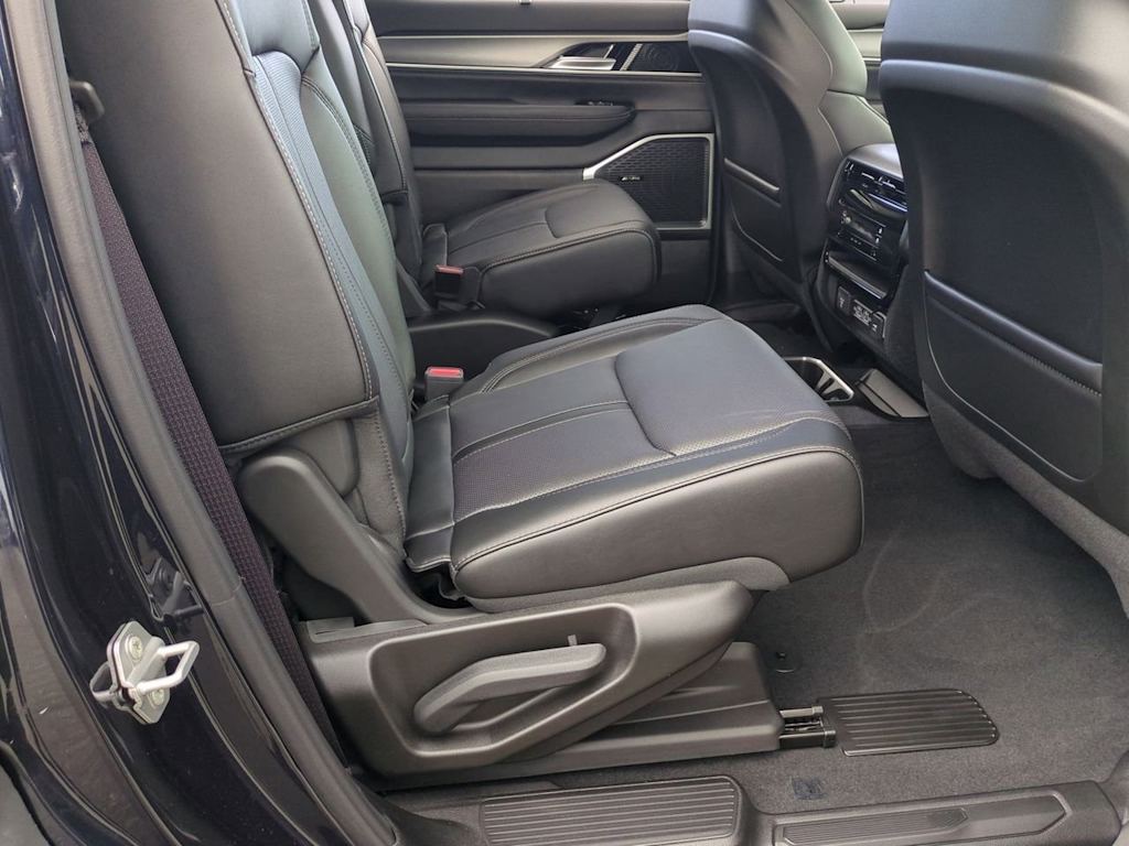 Thumbnail: 2025 Jeep Wagoneer - 12