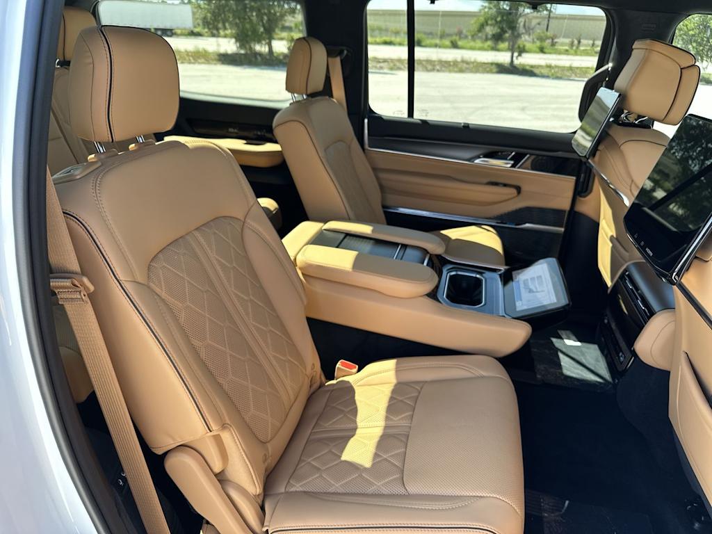 Thumbnail: 2026 Jeep Grand Wagoneer - 27