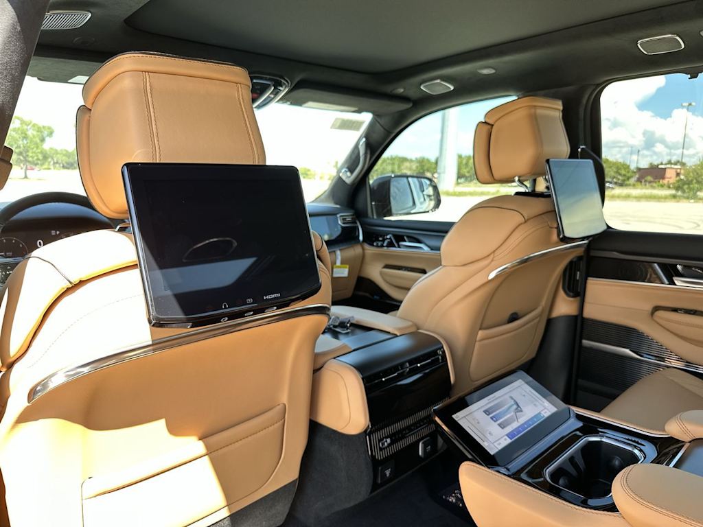 Thumbnail: 2026 Jeep Grand Wagoneer - 11