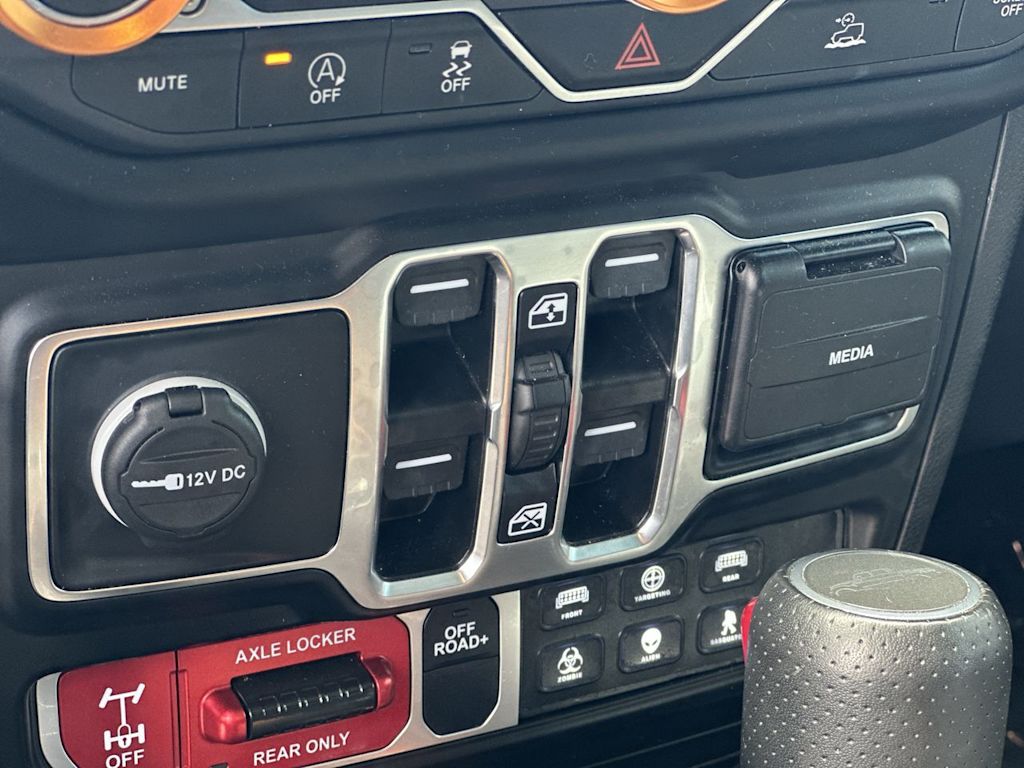 Thumbnail: 2023 Jeep Gladiator - 31
