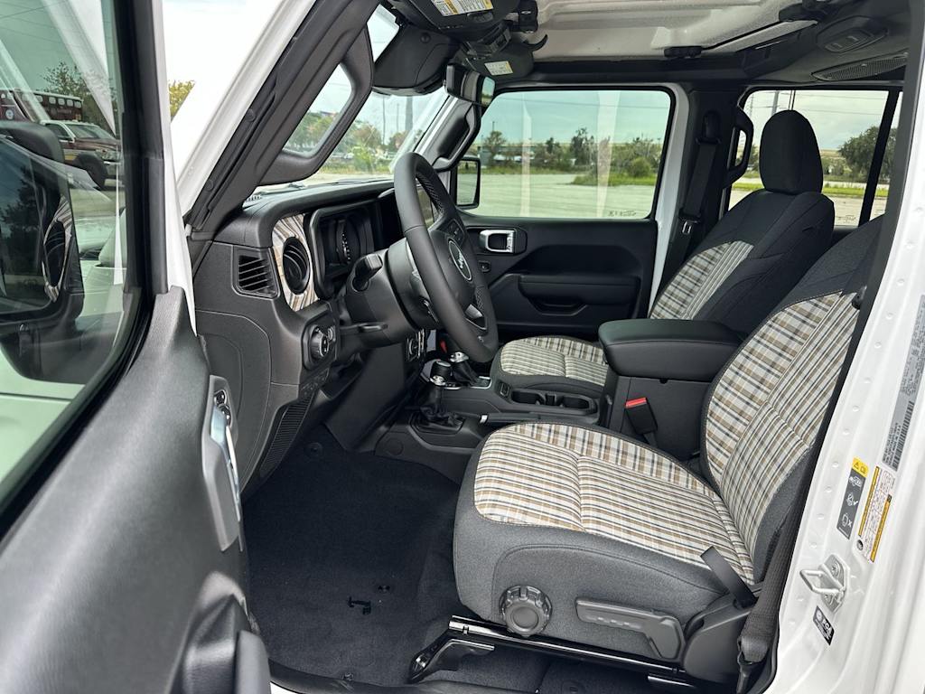 Thumbnail: 2026 Jeep Gladiator - 10