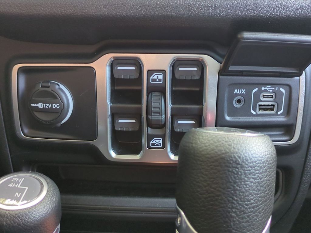 Thumbnail: 2025 Jeep Gladiator - 33